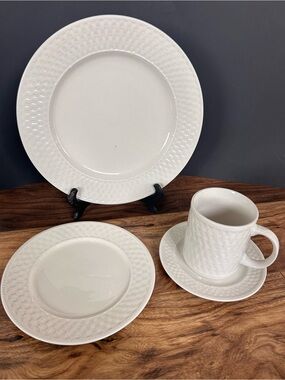 Oneida Wicker Place Setting Dinner Plate, Salad Plate, Cup & Saucer